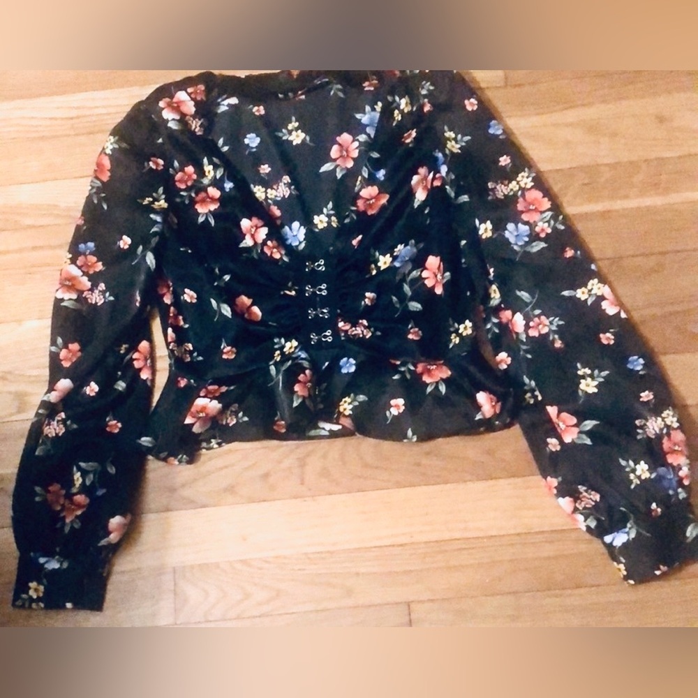 FOREVER 21 Sexy, Silky Top W/ Hook/Eye Fasteners, Black & Floral Print EUC DRW2